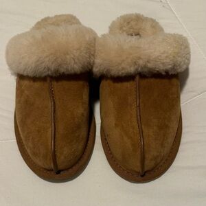 UGG Tan Shearling Scuffette Slippers  Size 6
